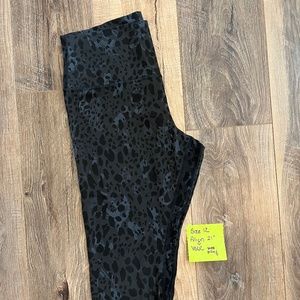 Lululemon Size 12 Black Cheetah Camo Align Leggings